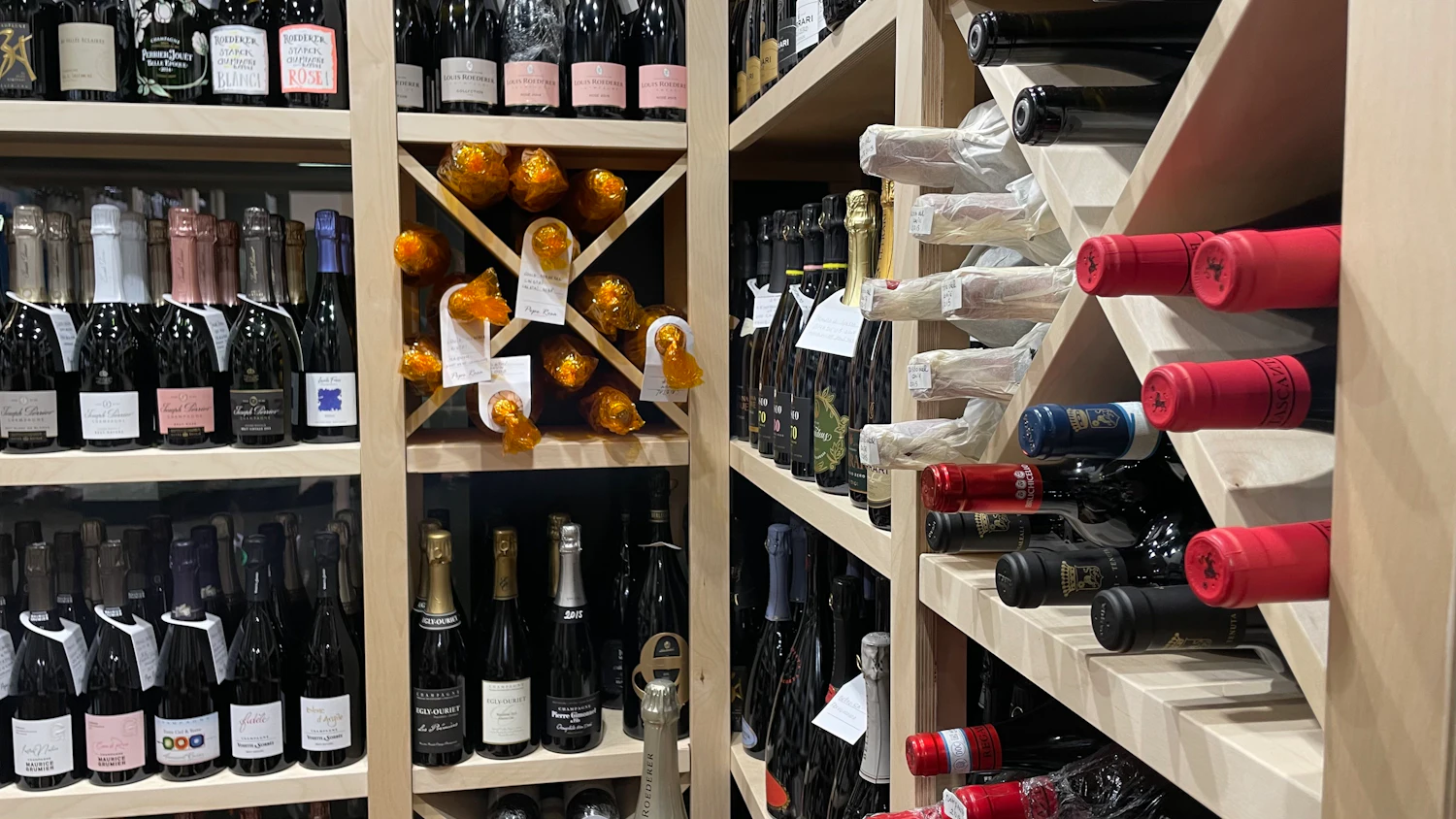 Cantina italiana — trasformazione e affinamento del prodotto agricolo